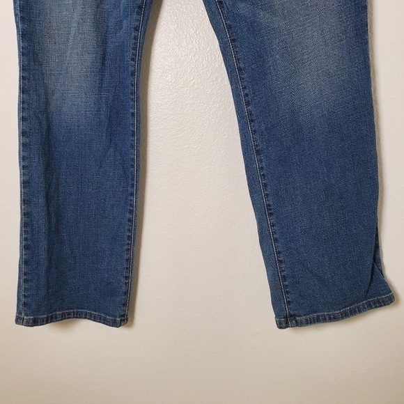 Levi's Women's 505 Straight Leg Jeans with Short Inseam in Stretch Denim - Picture 6 of 12